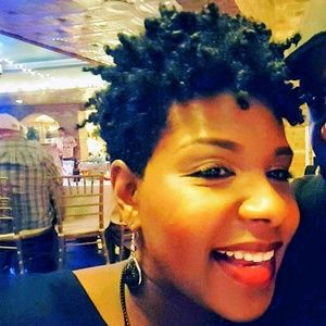 Meet your Posher, Elise